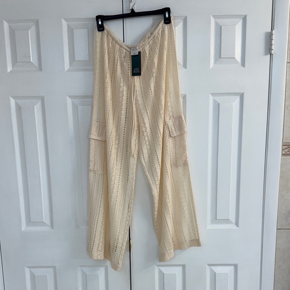 Wild Fable: Brand New with Tags - Cream Cover Up Cargo Pants Size Medium